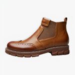 Boots santiag rétro en cuir pour homme sur fond gris