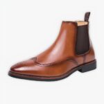 Boots santiag rétro et élégante pour homme sur fond gris