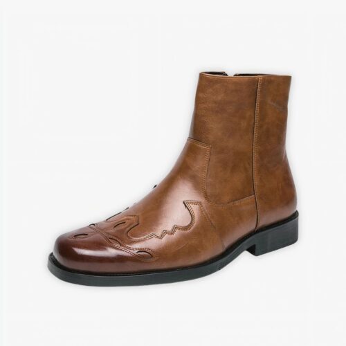 Chaussure homme santiag marron et décontractée sur fond gris