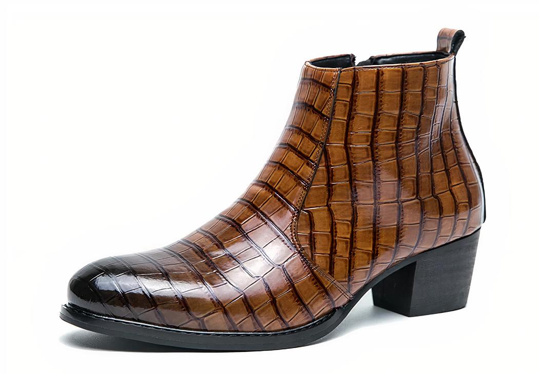 Chaussure homme santiag marron à motif crocodile sur fond blanc