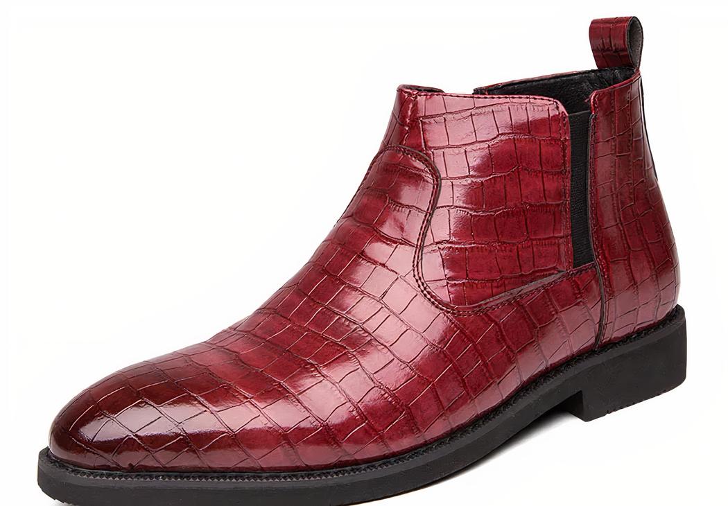 Chaussure homme santiag style crocodile en cuir sur fond blanc