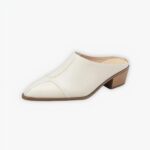Mules santiag modernes et épurées pour femme sur fond gris