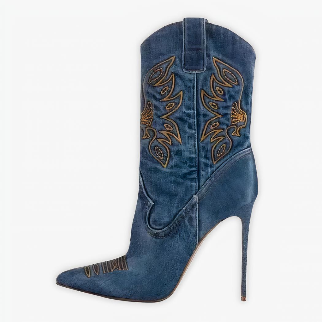 Santiag basse femme chic et élégante en jean bleue sur fond gris