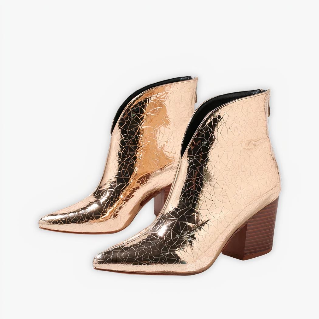 Santiag basse femme dorée chic et sophistiquée sur fond gris