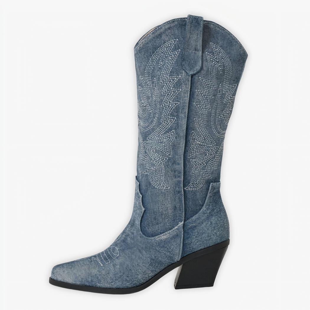 Santiag bottine femme brodée en denim sur fond gris