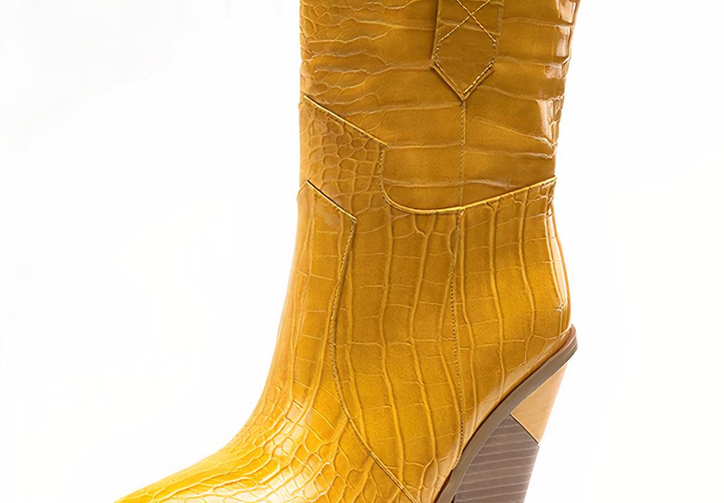 Santiag bottine femme jaune effet peau de crocodile sur fond blanc