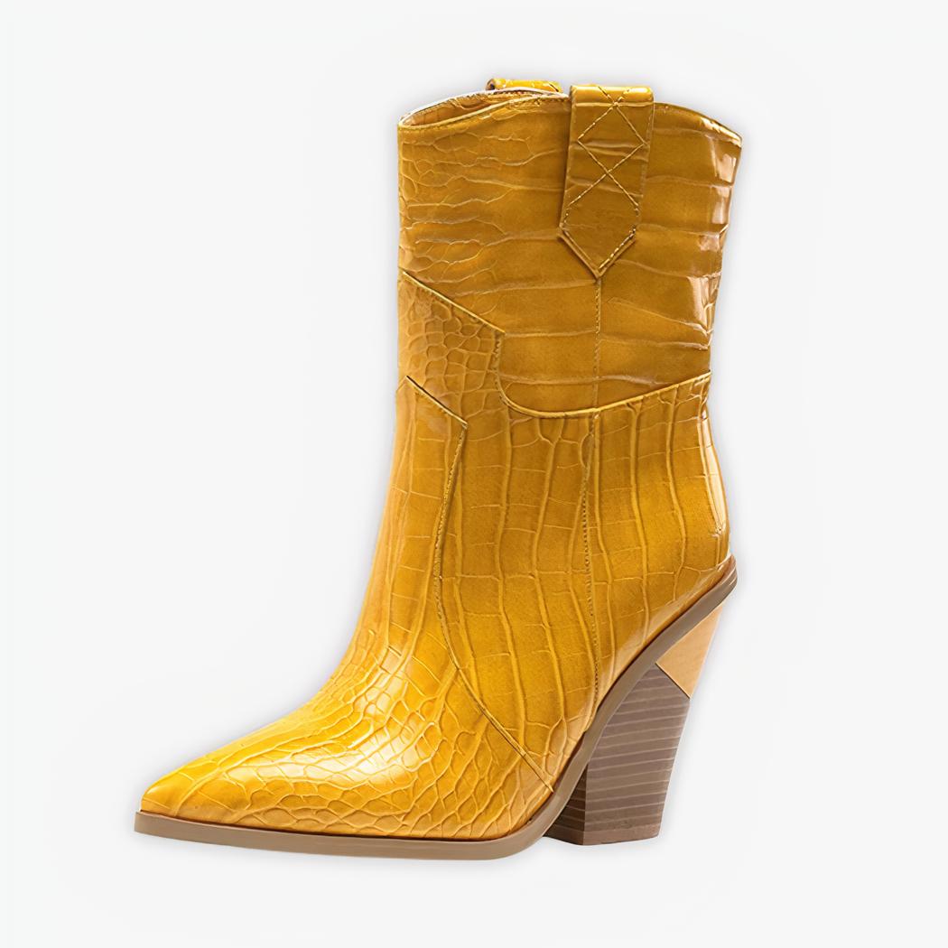Santiag bottine femme jaune effet peau de crocodile sur fond gris
