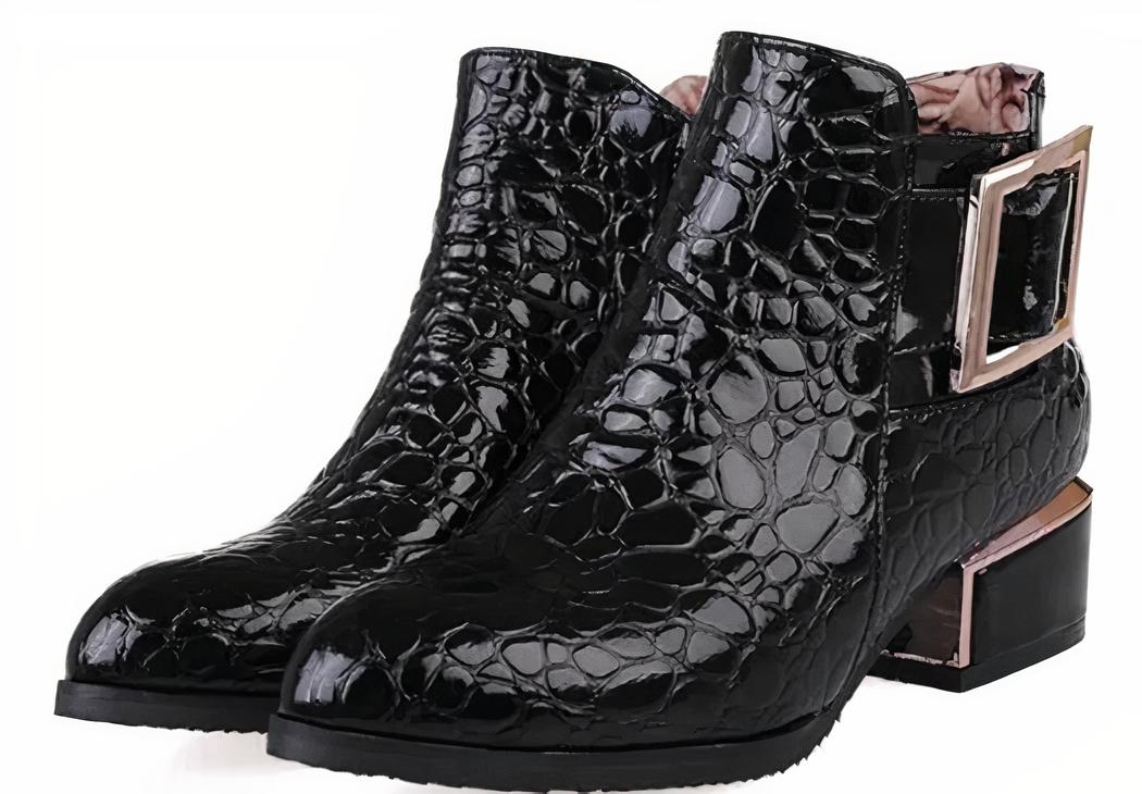 Santiag croco brillante et luxueuse sur fond blanc