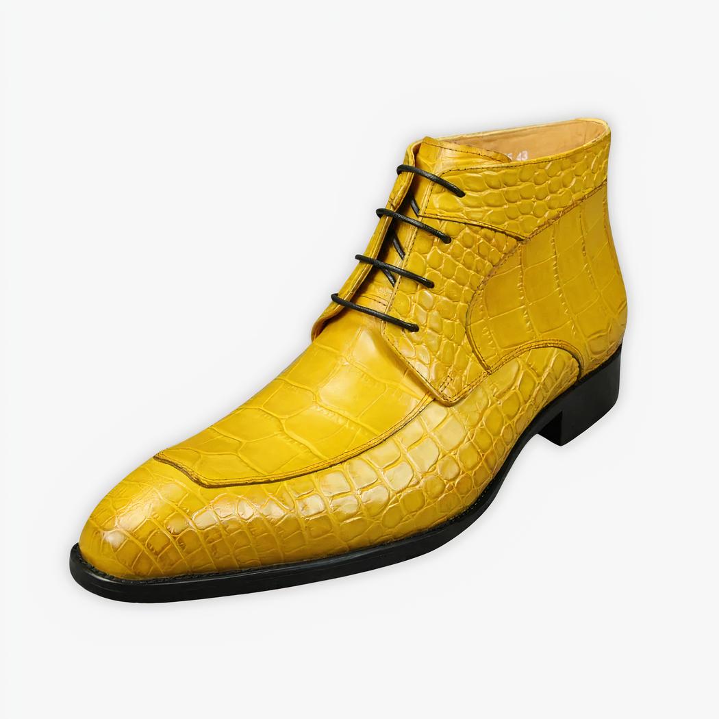 Santiag croco jaune en cuir pour homme sur fond gris