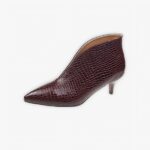 Santiag croco rouge à talon aiguille pour femme sur fond gris