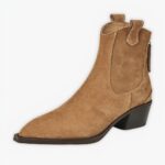 Santiag cuir camel classique et chic sur fond gris