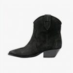 Santiag en daim élégante petit talon pour femme sur fond gris