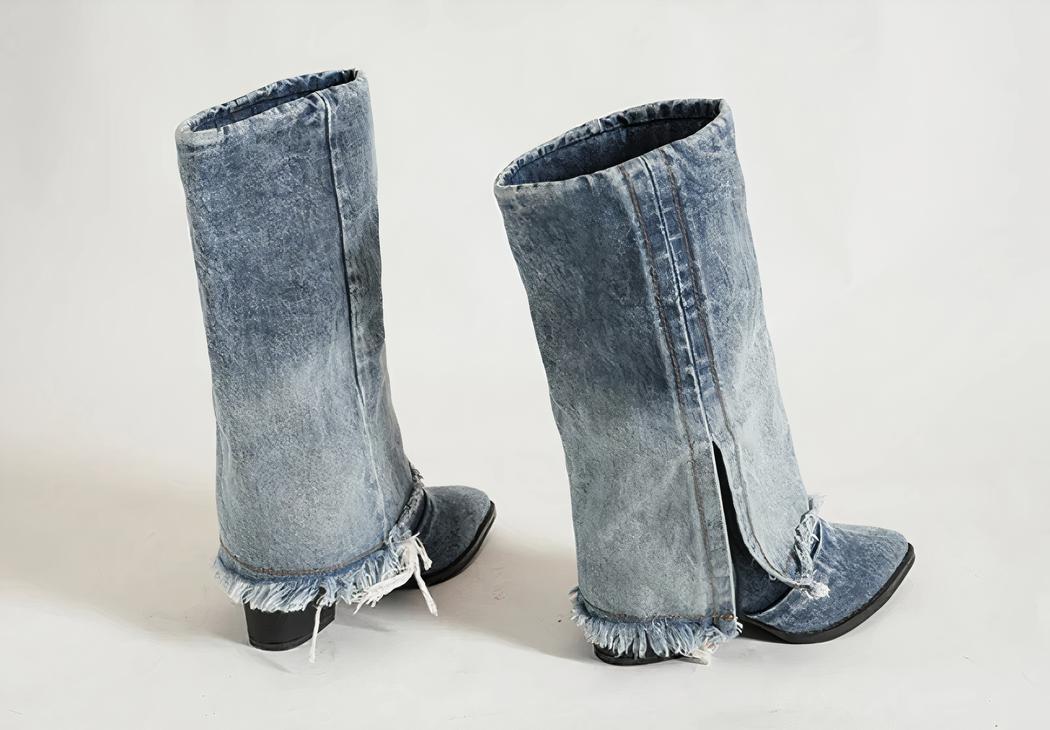 Santiag femme country et rétro en denim sur fond gris