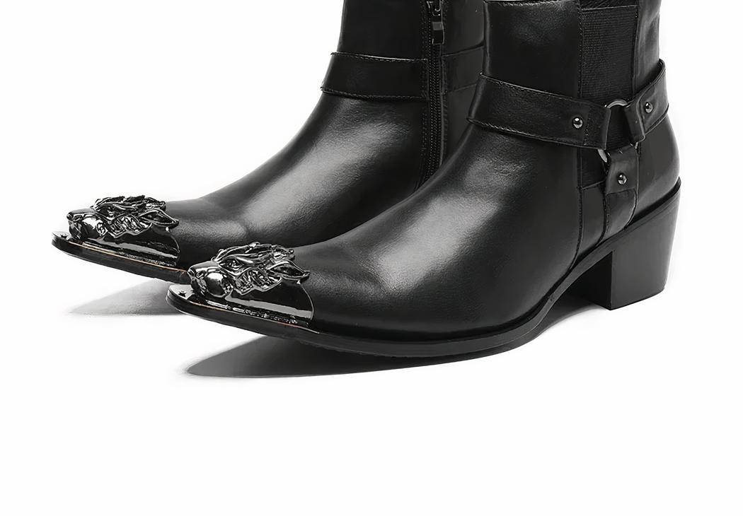 Santiag homme basse et vintage en cuir sur fond blanc