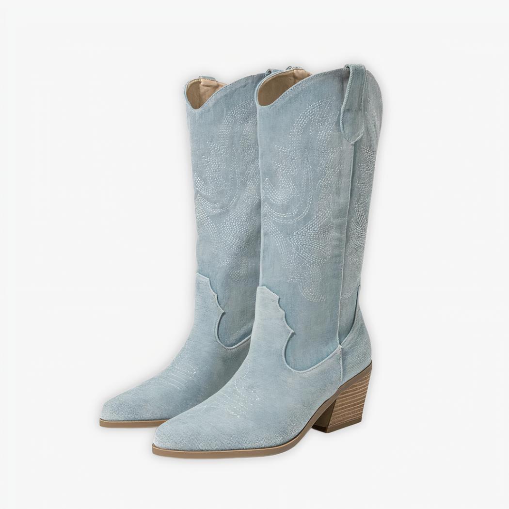 Santiag en jean haute et brodée sur fond gris