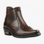 Santiag marron style bottine avec motif serpent sur fond gris