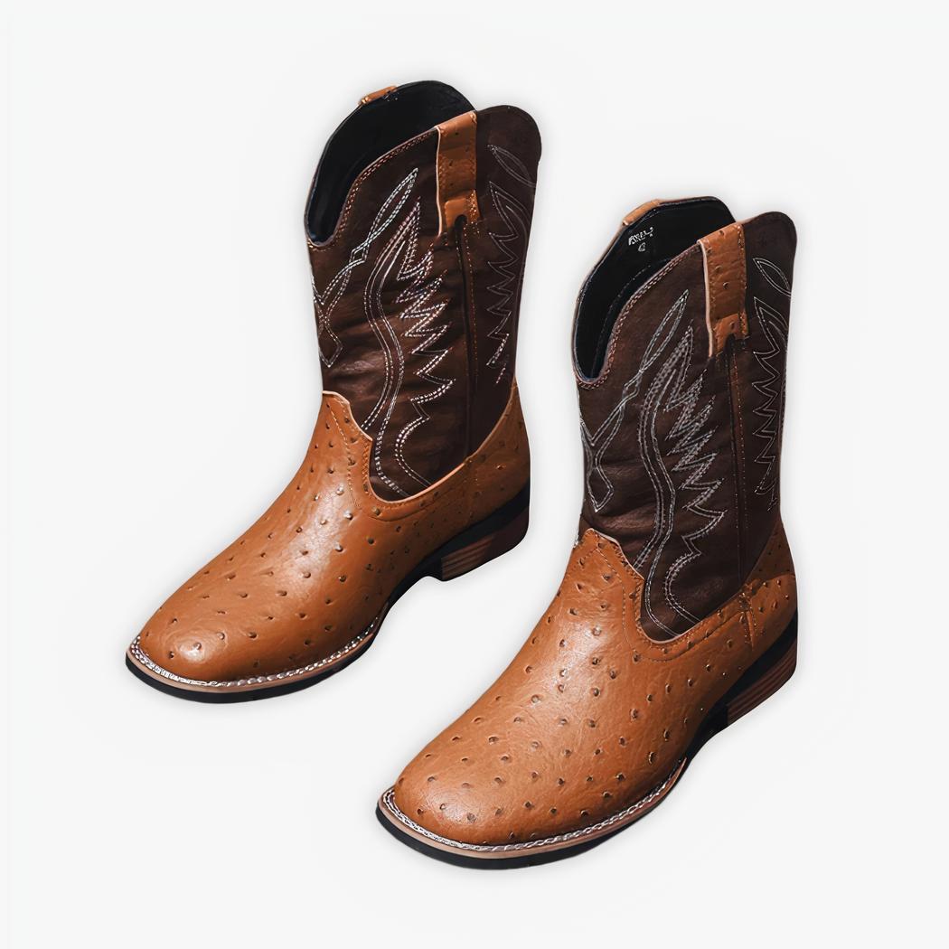 Santiag mi haute style cowboy rétro sur fond gris