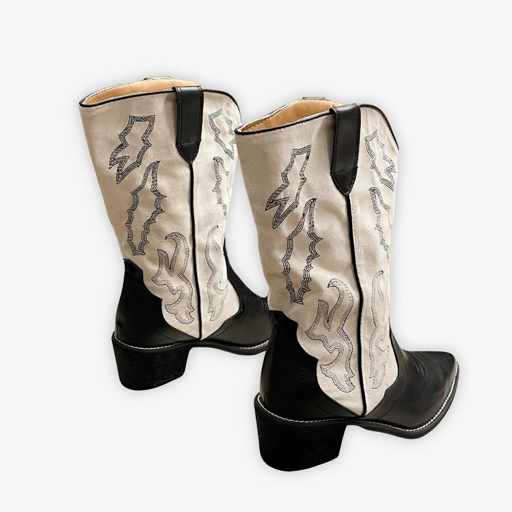 Santiag mollet large femme chic et authentique sur fond gris