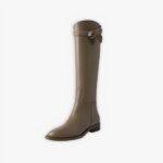 Santiag petit talon pour équitation sur fond gris