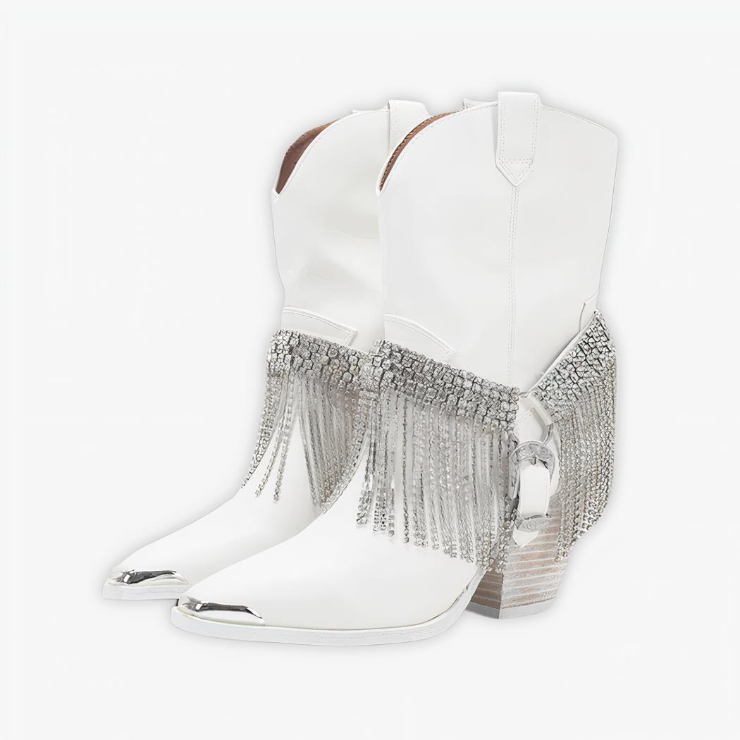 Santiag strass blanche élégante et design pour femme, strass argenté, sur un fond blanc gris