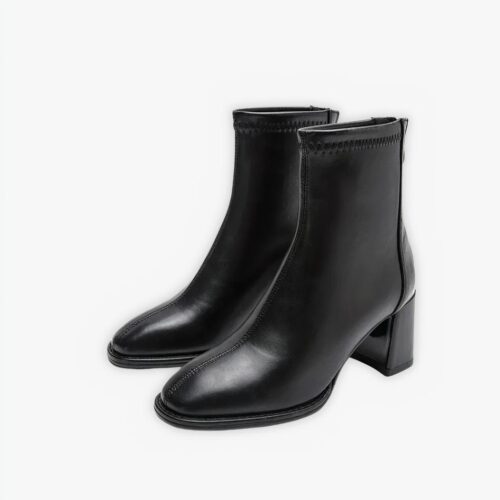 Santiag à talon moderne et classe pour femme sur fond gris