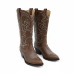 Santiag automne marron tendance au style vintage sur fond gris